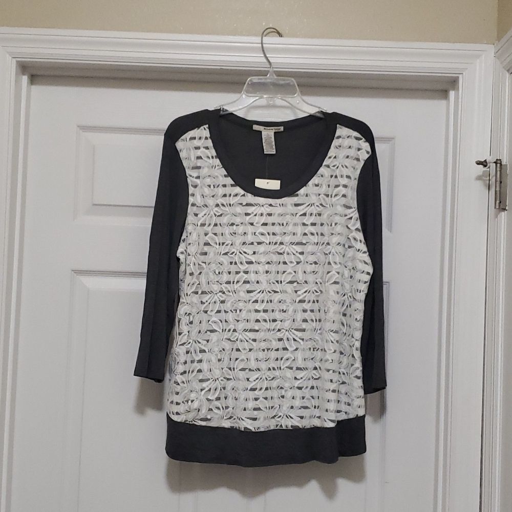 Belah & Codey Gray tee with white lace front XL